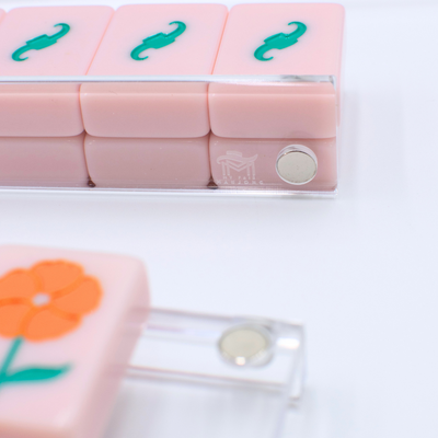 Wavy Acrylic Mahjong Racks | Magnetic Pushers: Pink