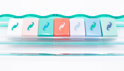 Wavy Acrylic Mahjong Racks | Magnetic Pushers: Pink