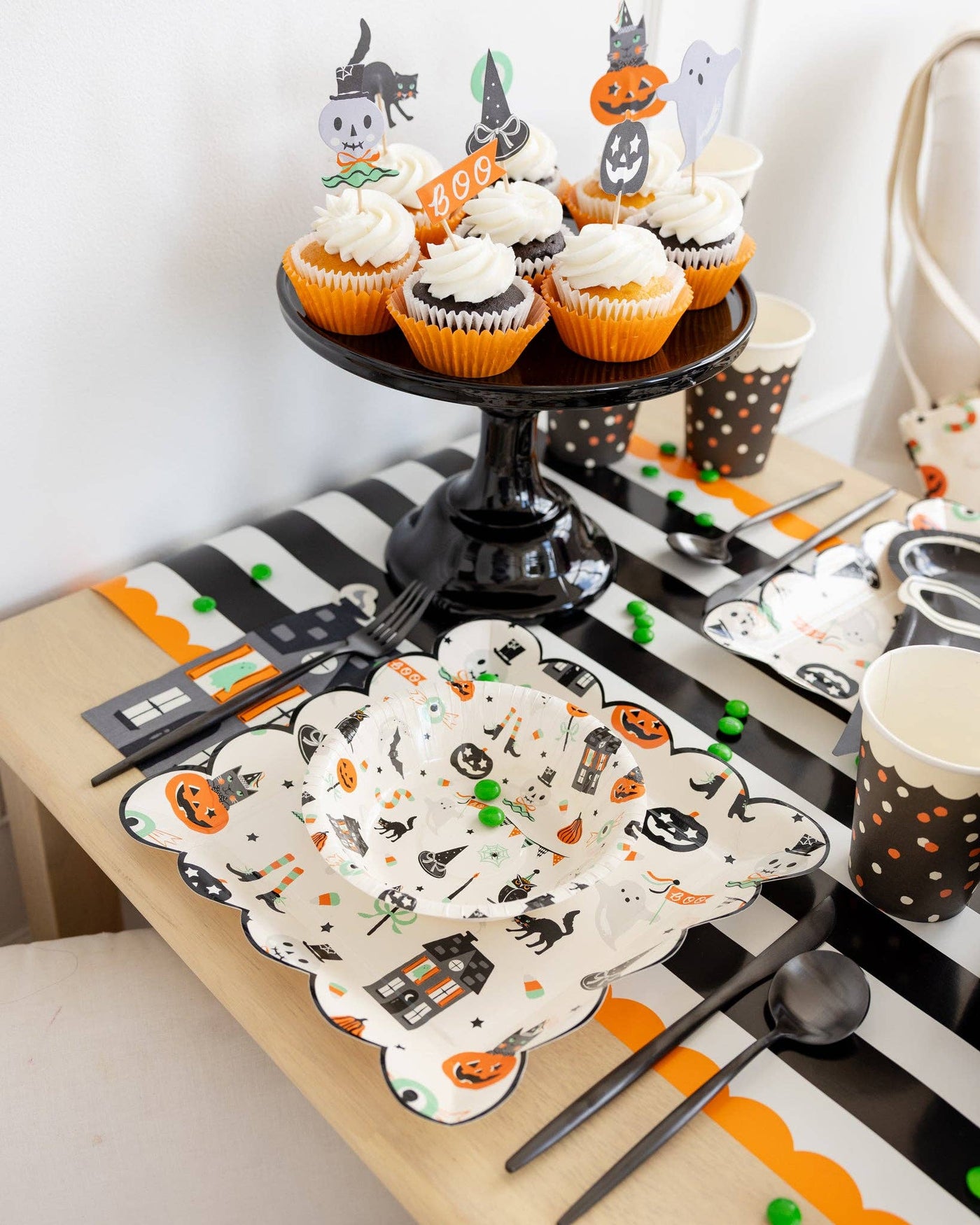 Halloween Tricks & Treats 10" Paper Plate