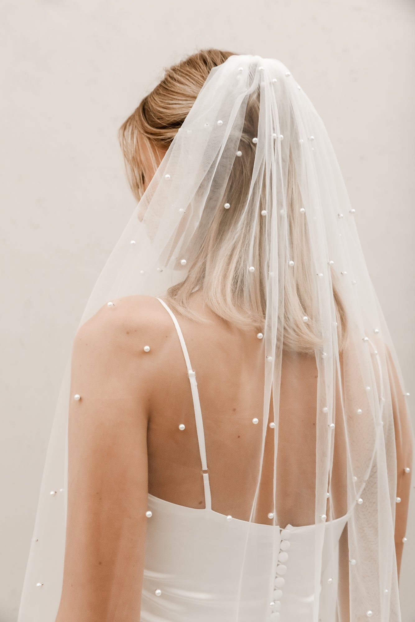 Scattered Pearl Veil